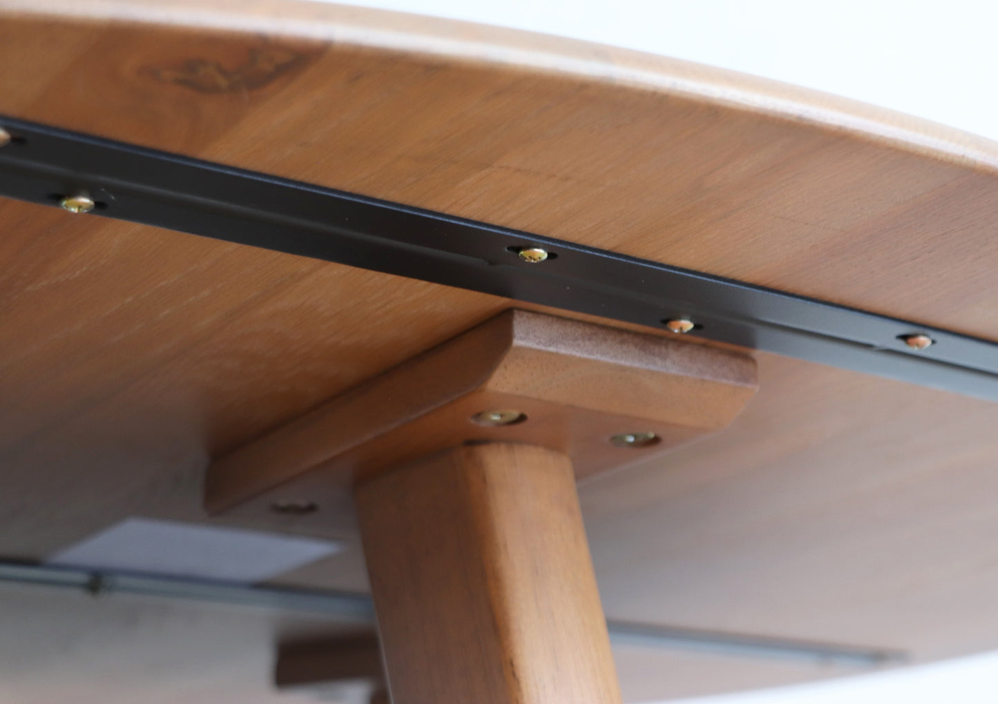 【送料無料】リガラ 110円形ダイニングテーブル BR