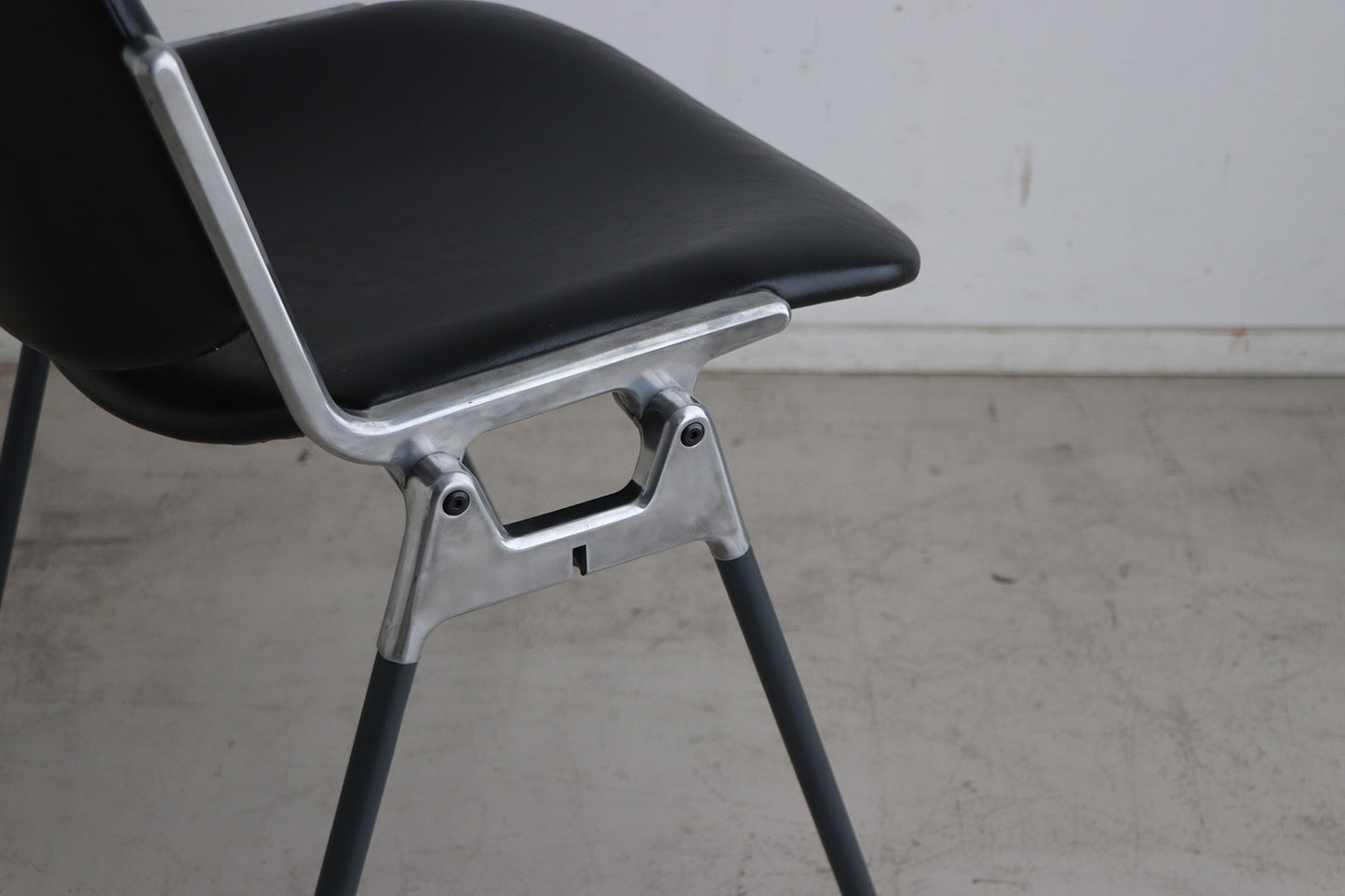 【送料無料】ＵＰ 344 PROS chair BK (stacking)　椅子